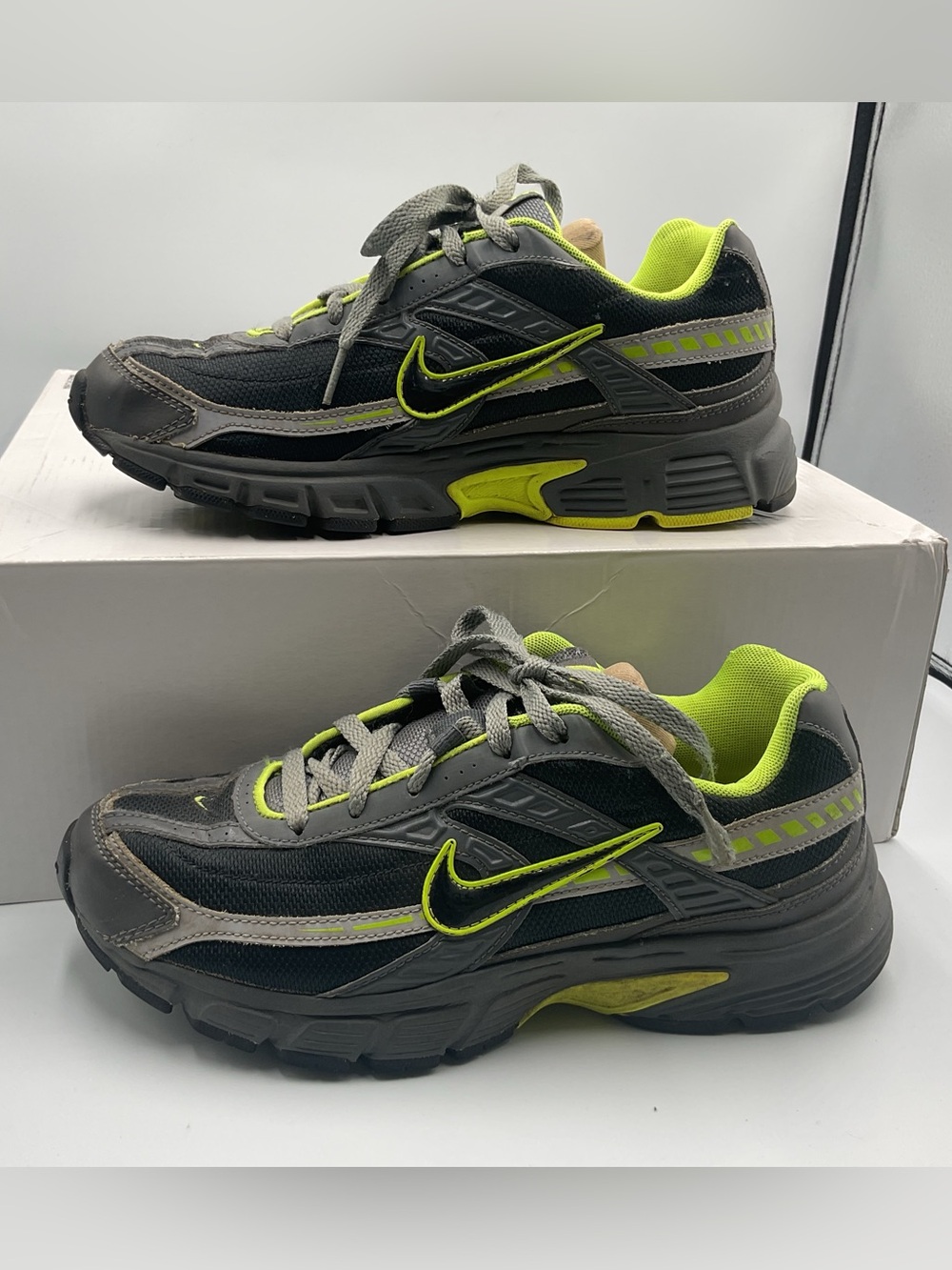 Nike Initiator Shoe Men Size 7.5 Black Grey Neon Volt Running Sneaker 394055-023